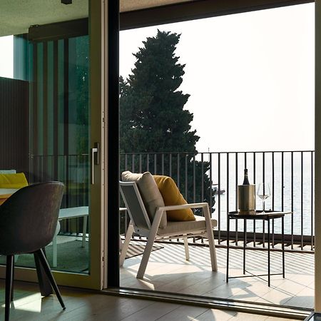 Salvatorehomes - Luxurious Dreamview Waterfront Apartment In Torri Del Benaco With Pool - Casa Azura - A 5 Star Luxury Collection At Lake Garda エクステリア 写真