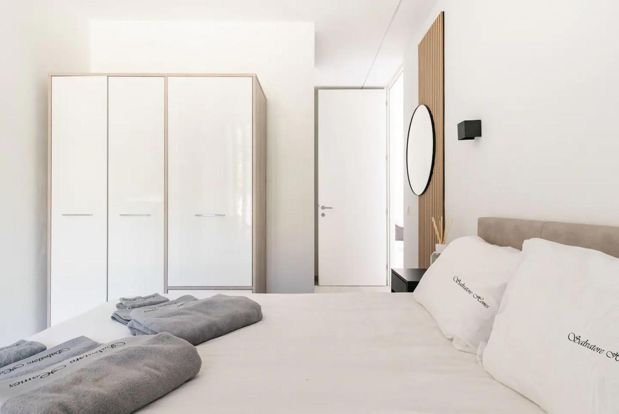 Salvatorehomes - Luxurious Dreamview Waterfront Apartment In Torri Del Benaco With Pool - Casa Azura - A 5 Star Luxury Collection At Lake Garda エクステリア 写真