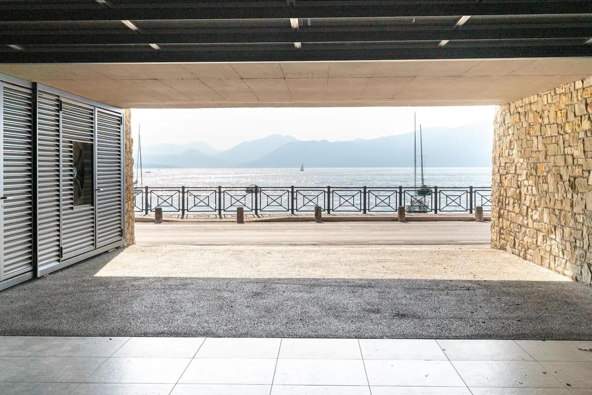 Salvatorehomes - Luxurious Dreamview Waterfront Apartment In Torri Del Benaco With Pool - Casa Azura - A 5 Star Luxury Collection At Lake Garda エクステリア 写真