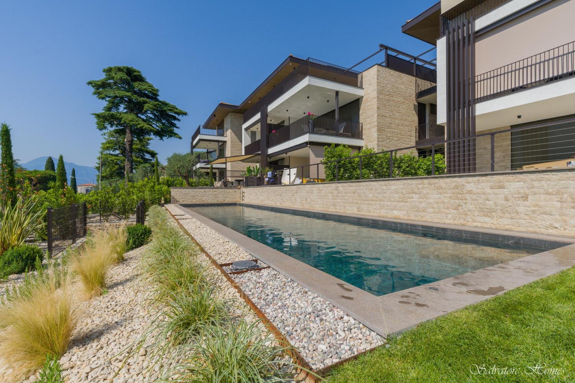 Salvatorehomes - Luxurious Dreamview Waterfront Apartment In Torri Del Benaco With Pool - Casa Azura - A 5 Star Luxury Collection At Lake Garda エクステリア 写真