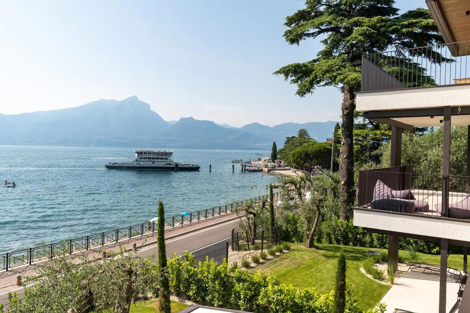 Salvatorehomes - Luxurious Dreamview Waterfront Apartment In Torri Del Benaco With Pool - Casa Azura - A 5 Star Luxury Collection At Lake Garda エクステリア 写真