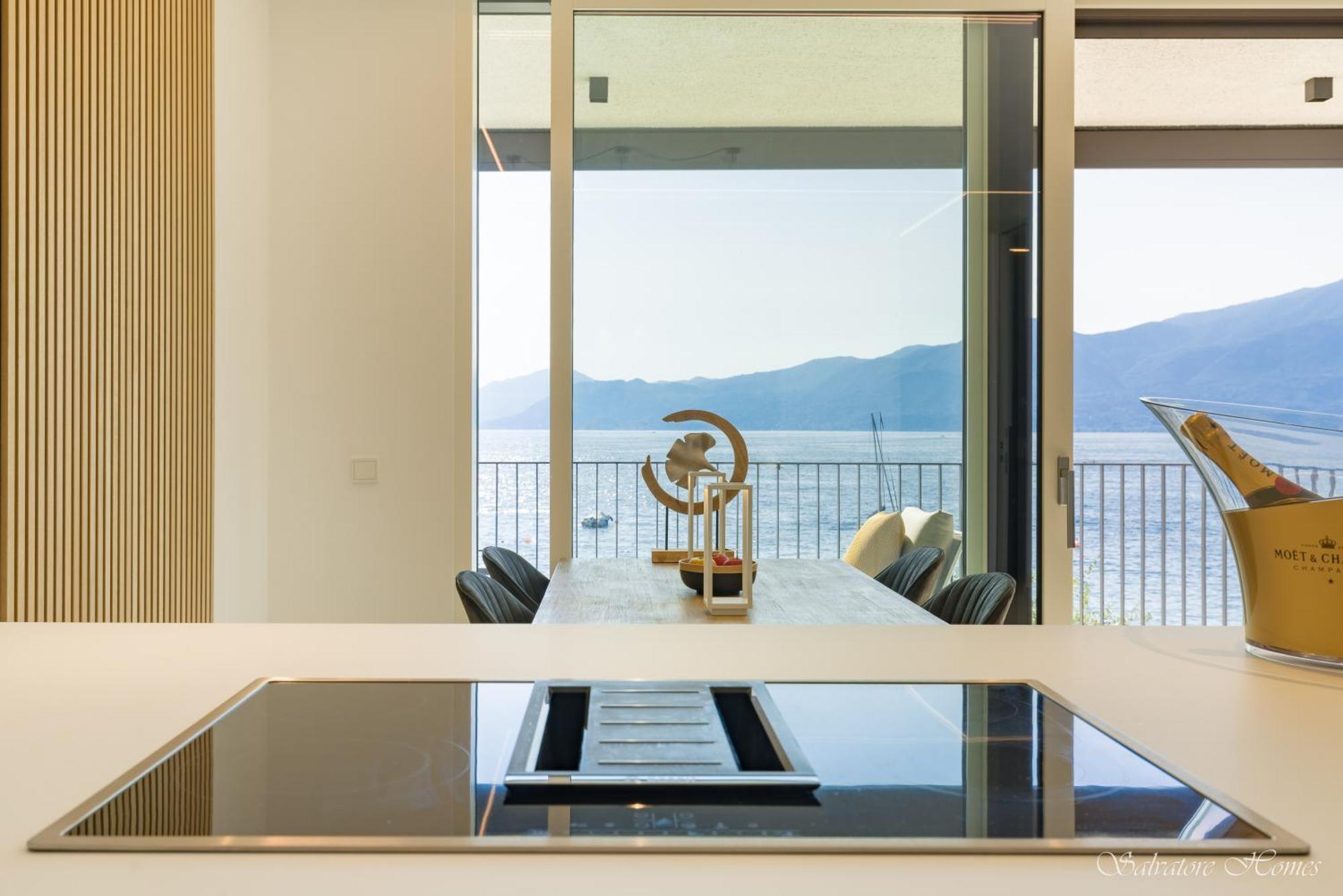Salvatorehomes - Luxurious Dreamview Waterfront Apartment In Torri Del Benaco With Pool - Casa Azura - A 5 Star Luxury Collection At Lake Garda エクステリア 写真