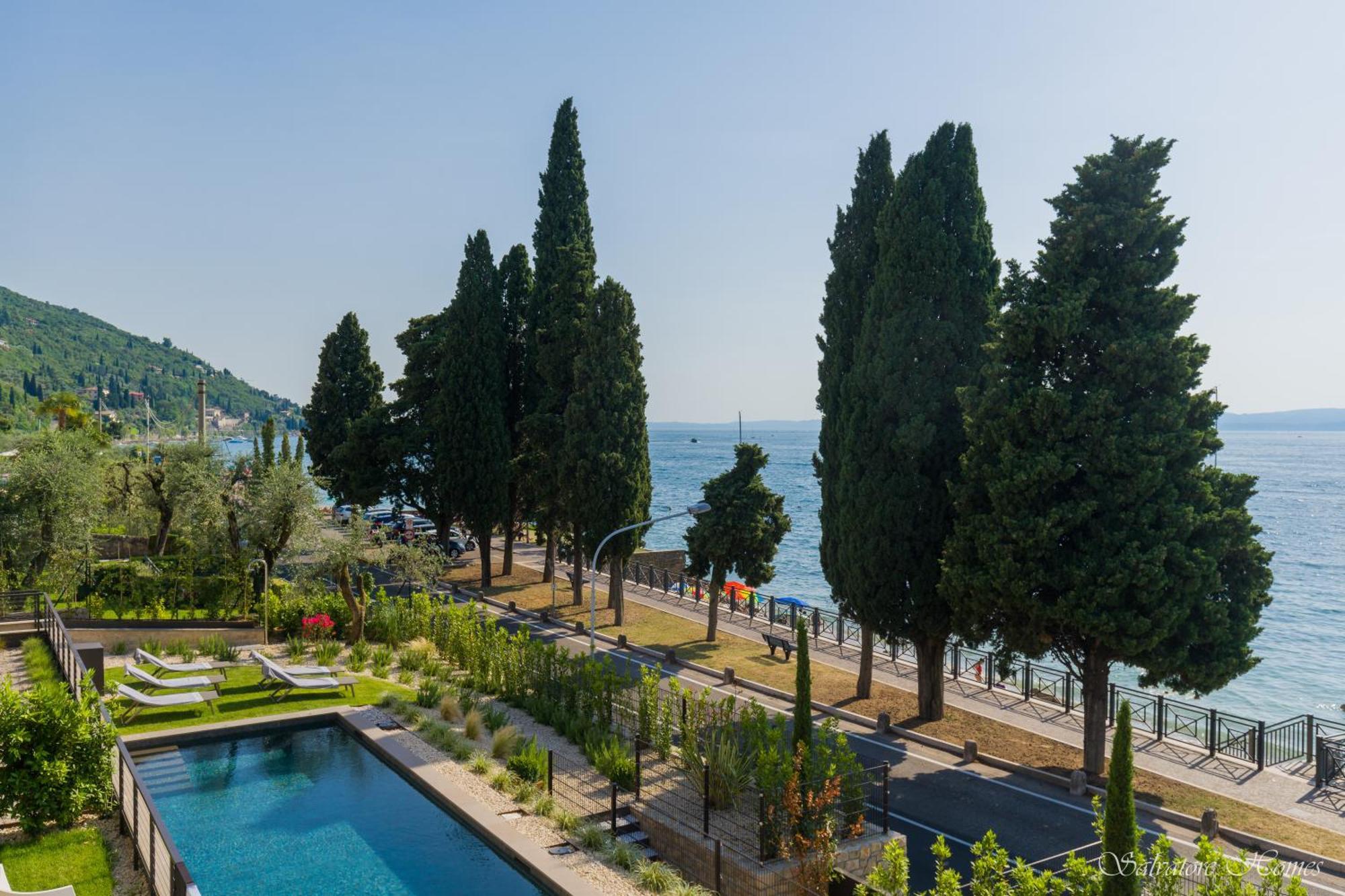 Salvatorehomes - Luxurious Dreamview Waterfront Apartment In Torri Del Benaco With Pool - Casa Azura - A 5 Star Luxury Collection At Lake Garda エクステリア 写真