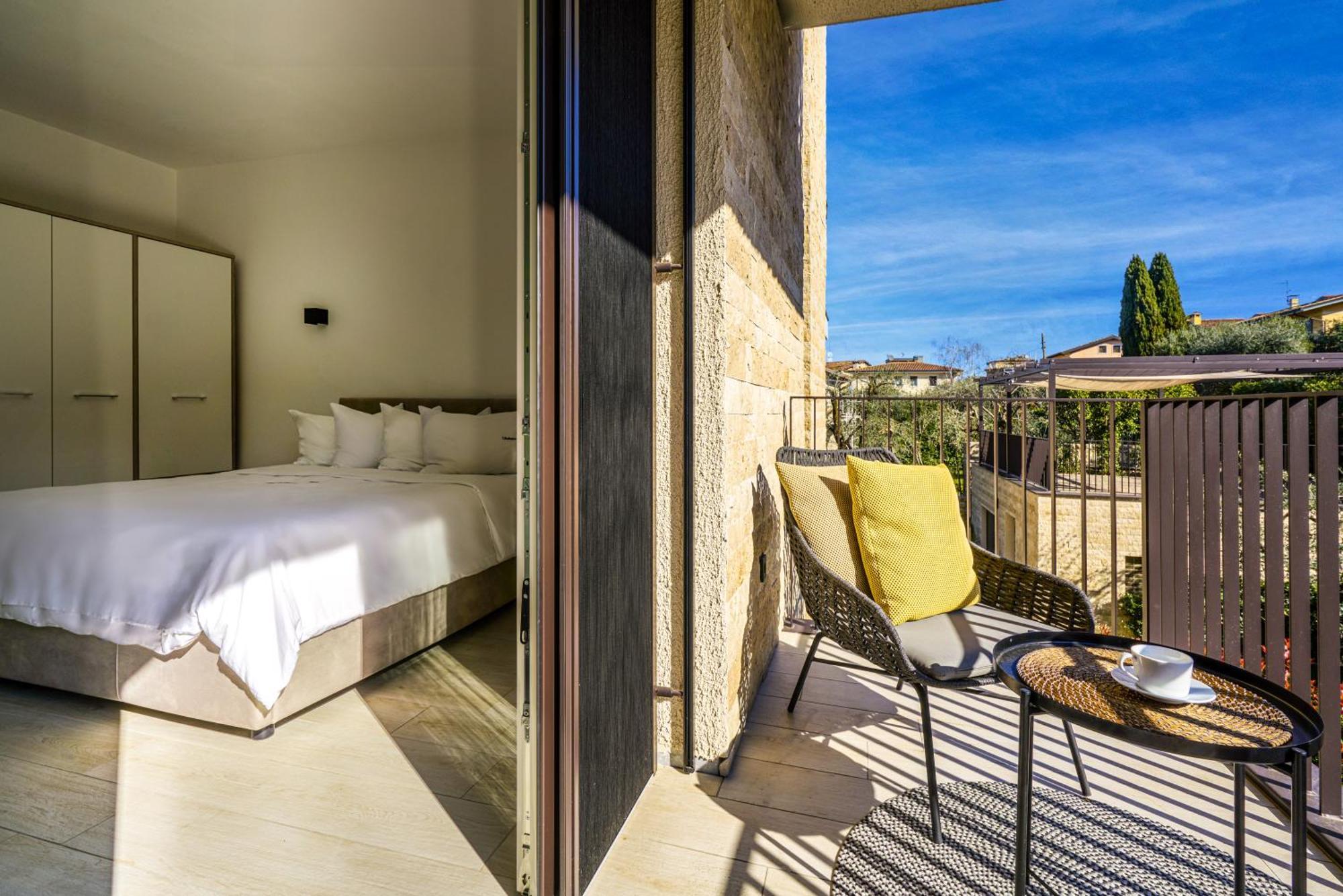 Salvatorehomes - Luxurious Dreamview Waterfront Apartment In Torri Del Benaco With Pool - Casa Azura - A 5 Star Luxury Collection At Lake Garda エクステリア 写真