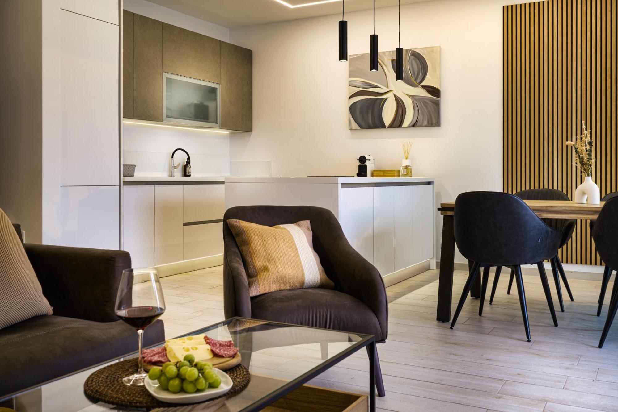 Salvatorehomes - Luxurious Dreamview Waterfront Apartment In Torri Del Benaco With Pool - Casa Azura - A 5 Star Luxury Collection At Lake Garda エクステリア 写真