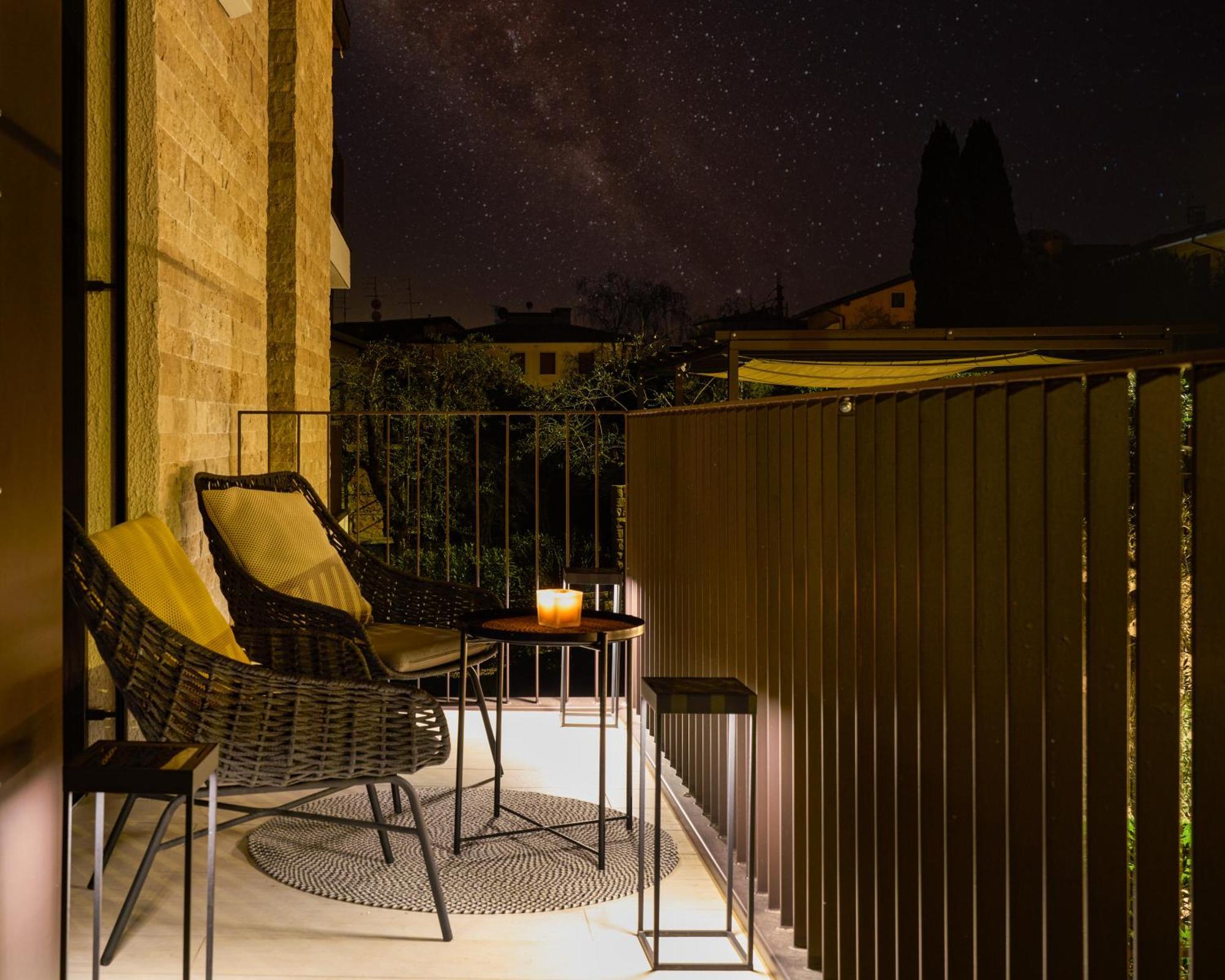 Salvatorehomes - Luxurious Dreamview Waterfront Apartment In Torri Del Benaco With Pool - Casa Azura - A 5 Star Luxury Collection At Lake Garda エクステリア 写真