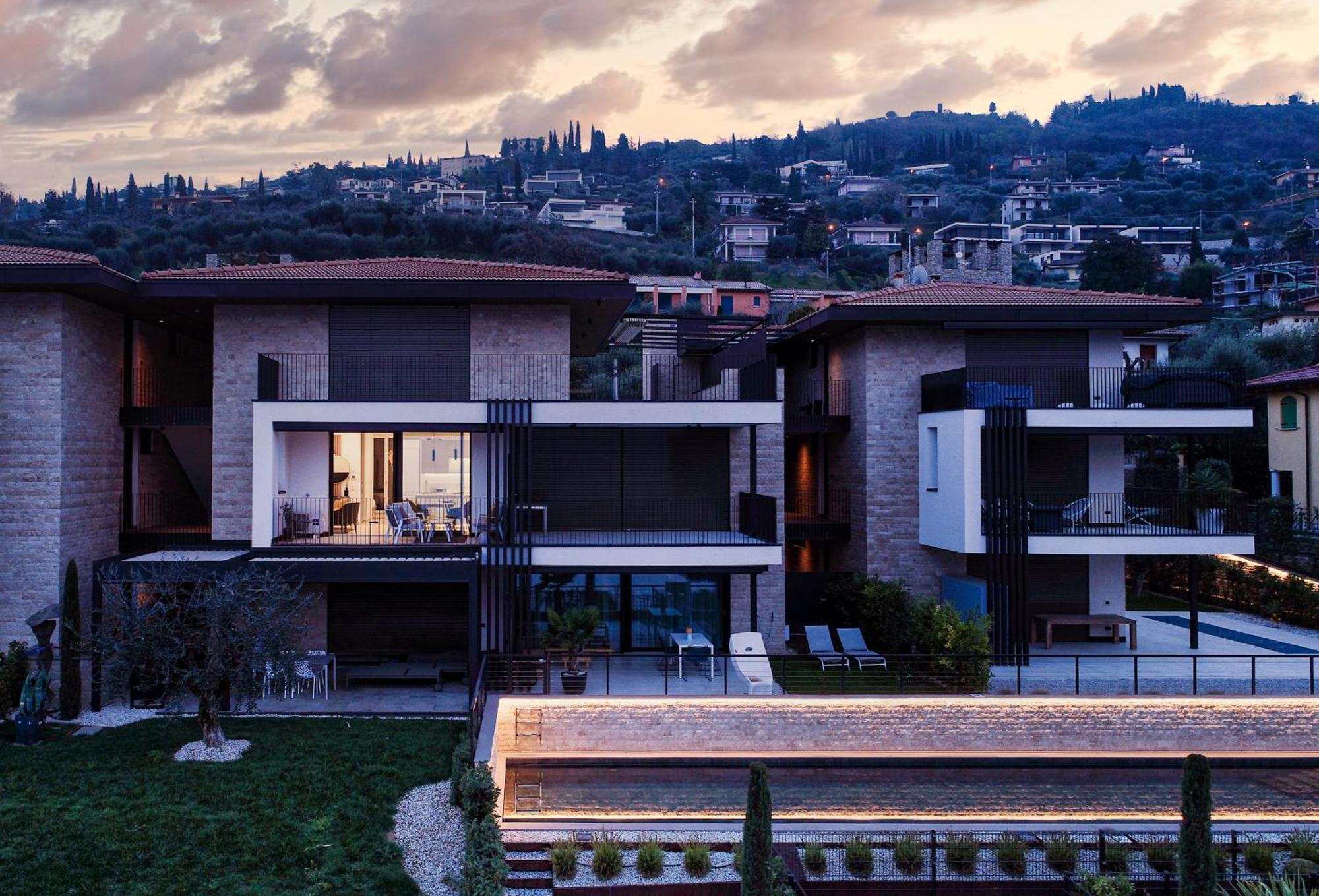 Salvatorehomes - Luxurious Dreamview Waterfront Apartment In Torri Del Benaco With Pool - Casa Azura - A 5 Star Luxury Collection At Lake Garda エクステリア 写真